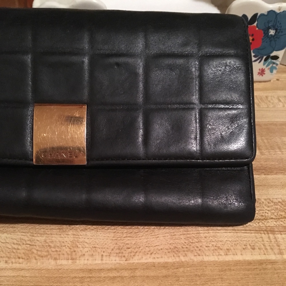 Authentic Vintage CHANEL Quilted Lambskin Clutch